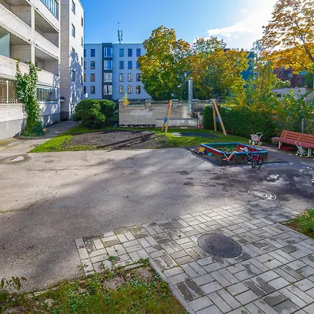 Two-Bedroom Apartment Near Kadriorg Park & City Centre Apartament Tallin