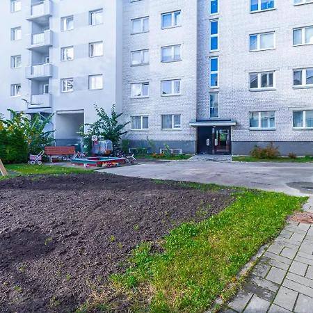 Two-Bedroom Apartment Near Kadriorg Park & City Centre *