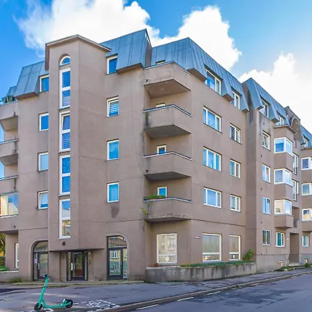 Two-Bedroom Apartment Near Kadriorg Park & City Centre Tallin