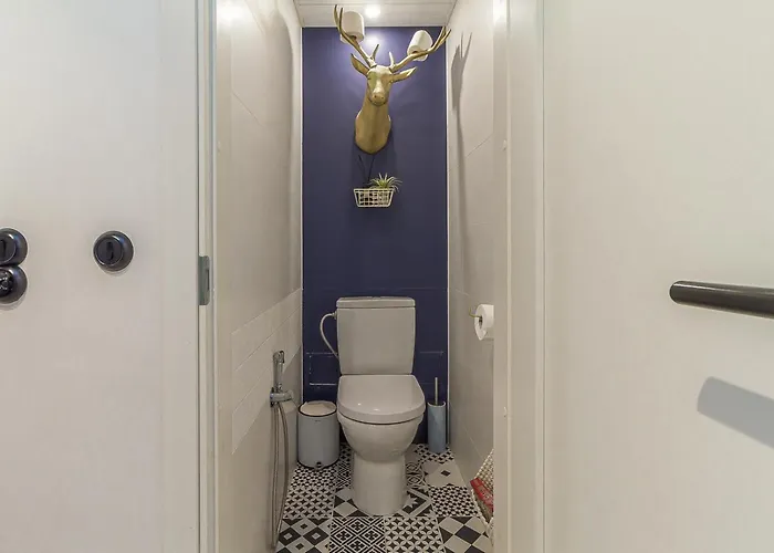 Two Bedroom Close To Kadriorg Park And Center *