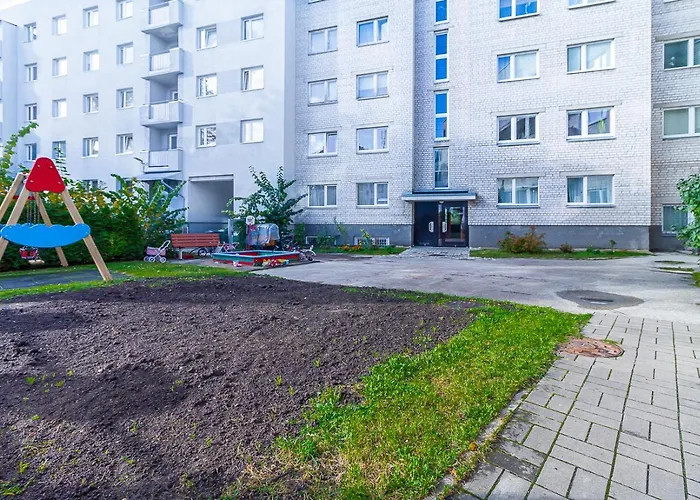 Two Bedroom Close To Kadriorg Park And Center *