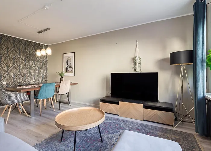 Two Bedroom Close To Kadriorg Park And Center